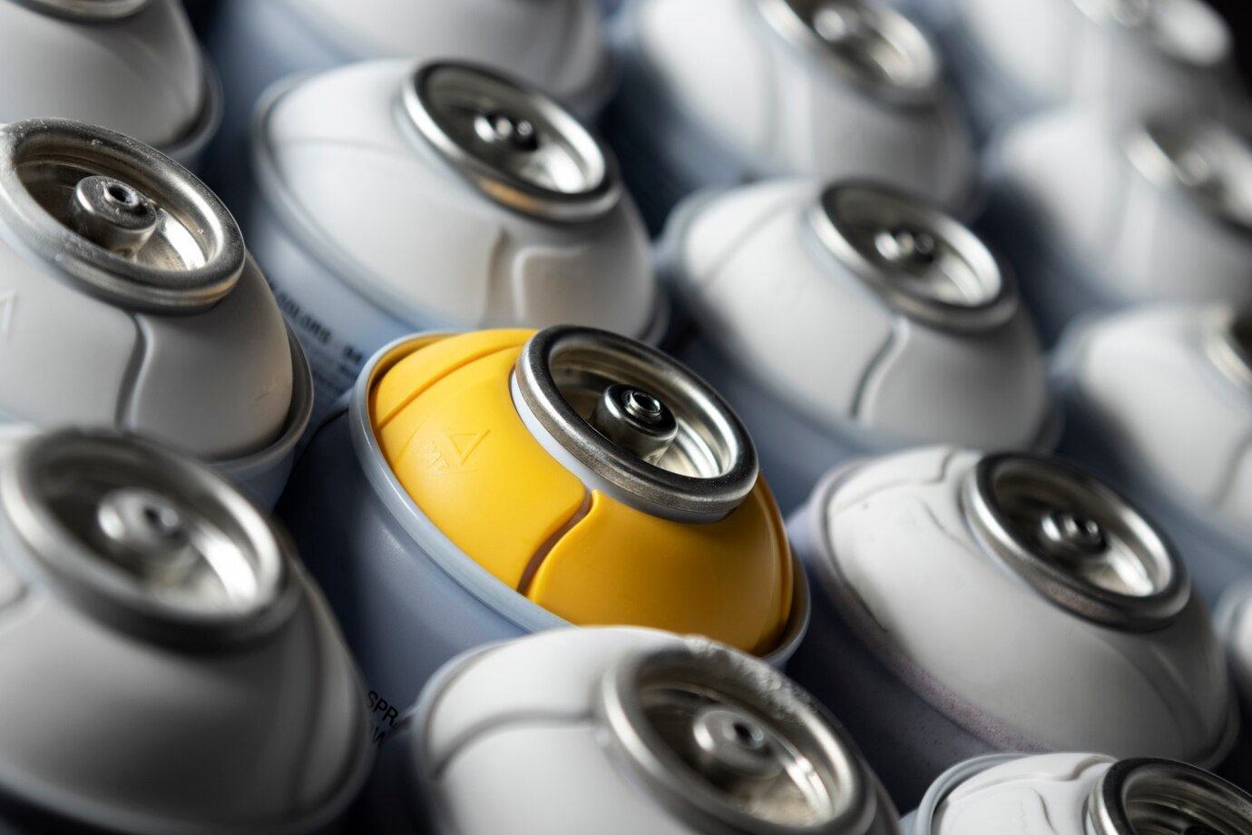 Global energy storage cell development trends and challenges capacity layout and technology competition.jpg